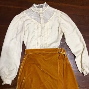 🅥🅣🅖 𝓡𝓸𝓶𝓪𝓷𝓽𝓲𝓬  Edwardian button blouse